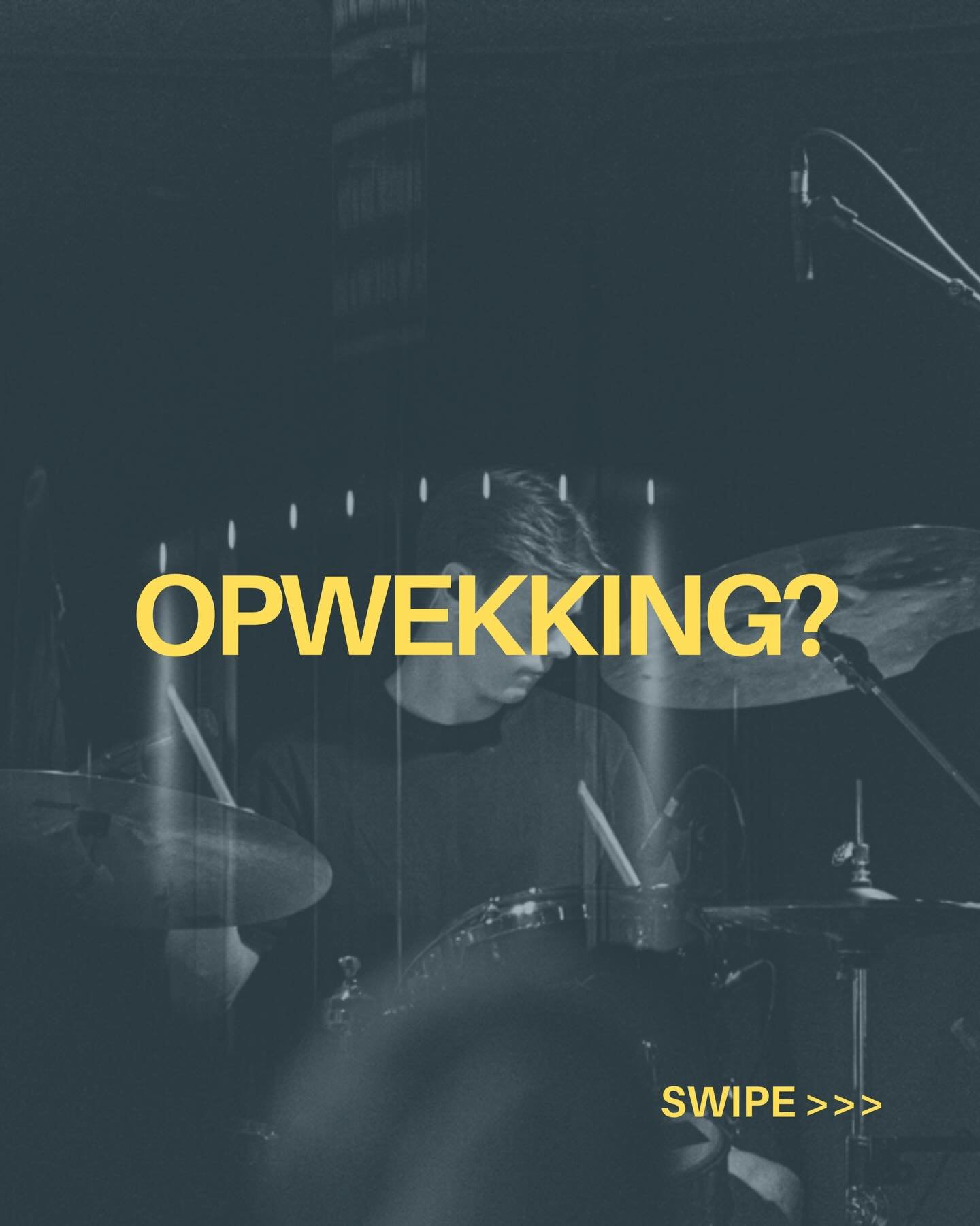 Drummer in het donker met de tekst Opwekking? eroverheen